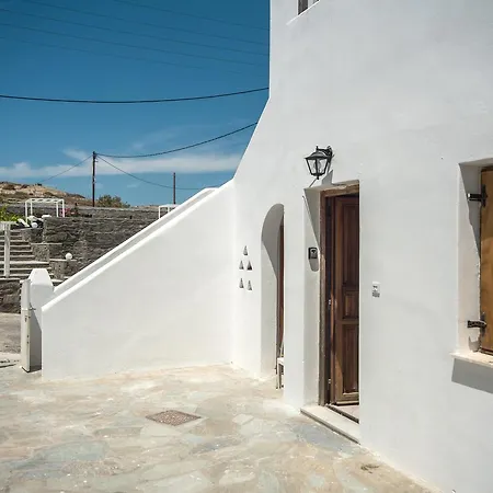 White In Paros Apartment *